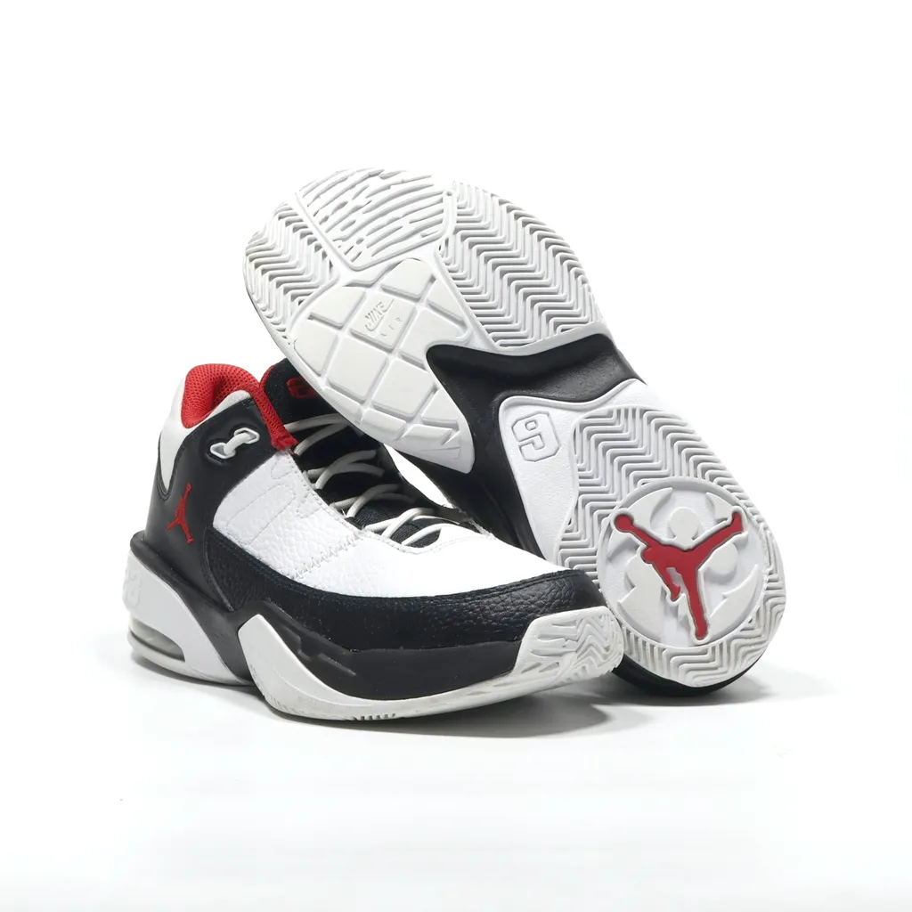 Air Jordan Max Aura 3 Sneakers Leather White Color For Kids
